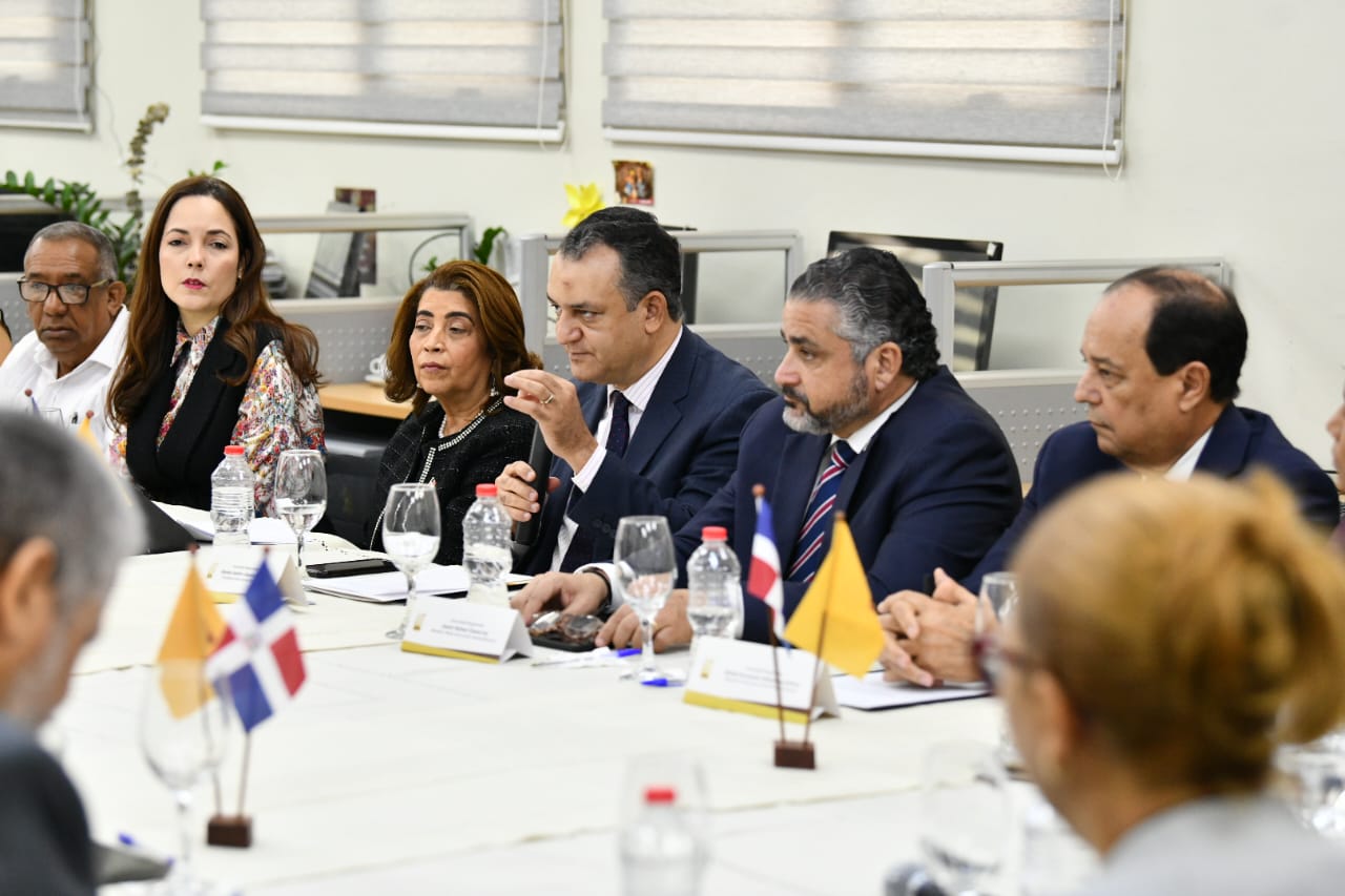 JCE presenta proyecto de nueva cédula de identidad y electoral a la Sociedad de Diarios; directores de medios destacan la iniciativa