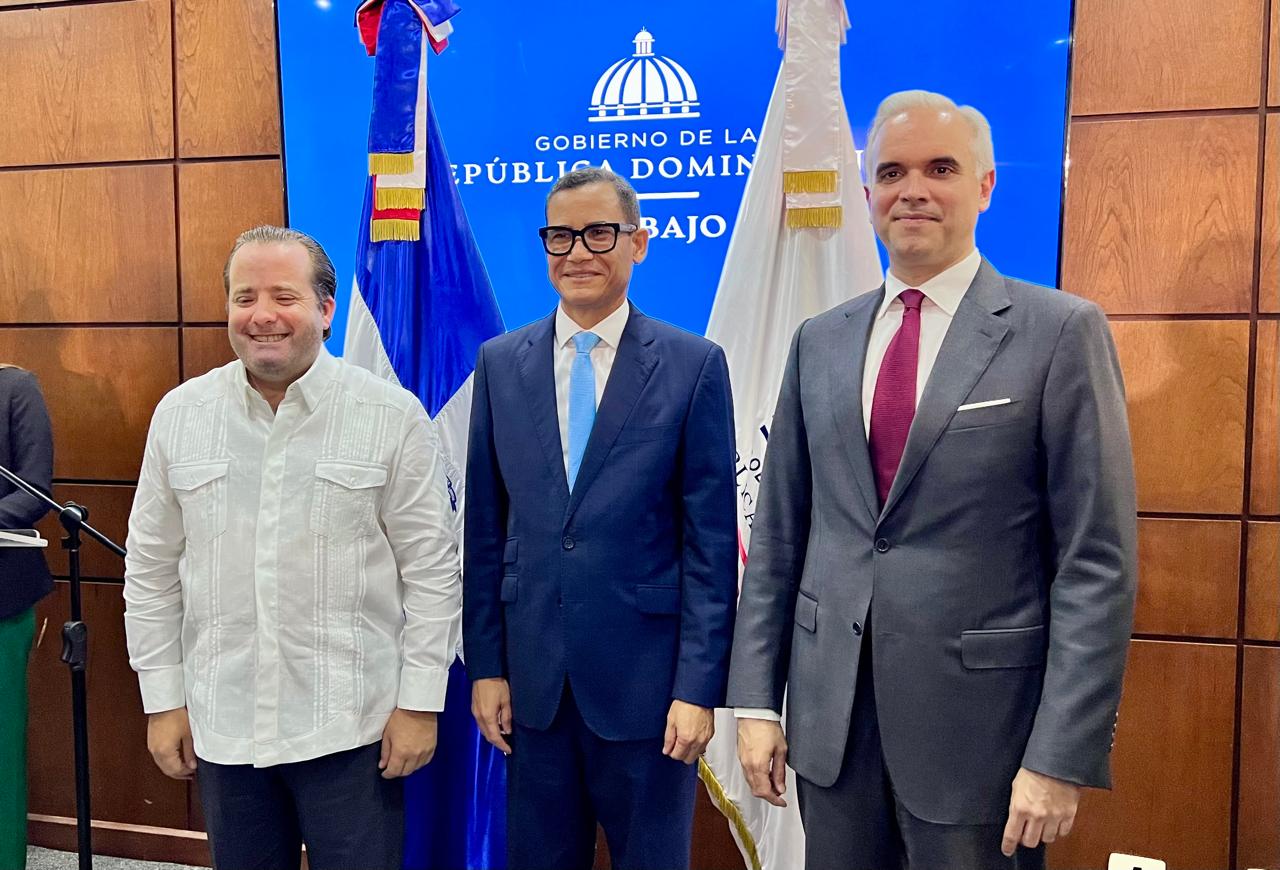 Ministro de la Presidencia juramenta a Eddy Olivares como Ministro de ...