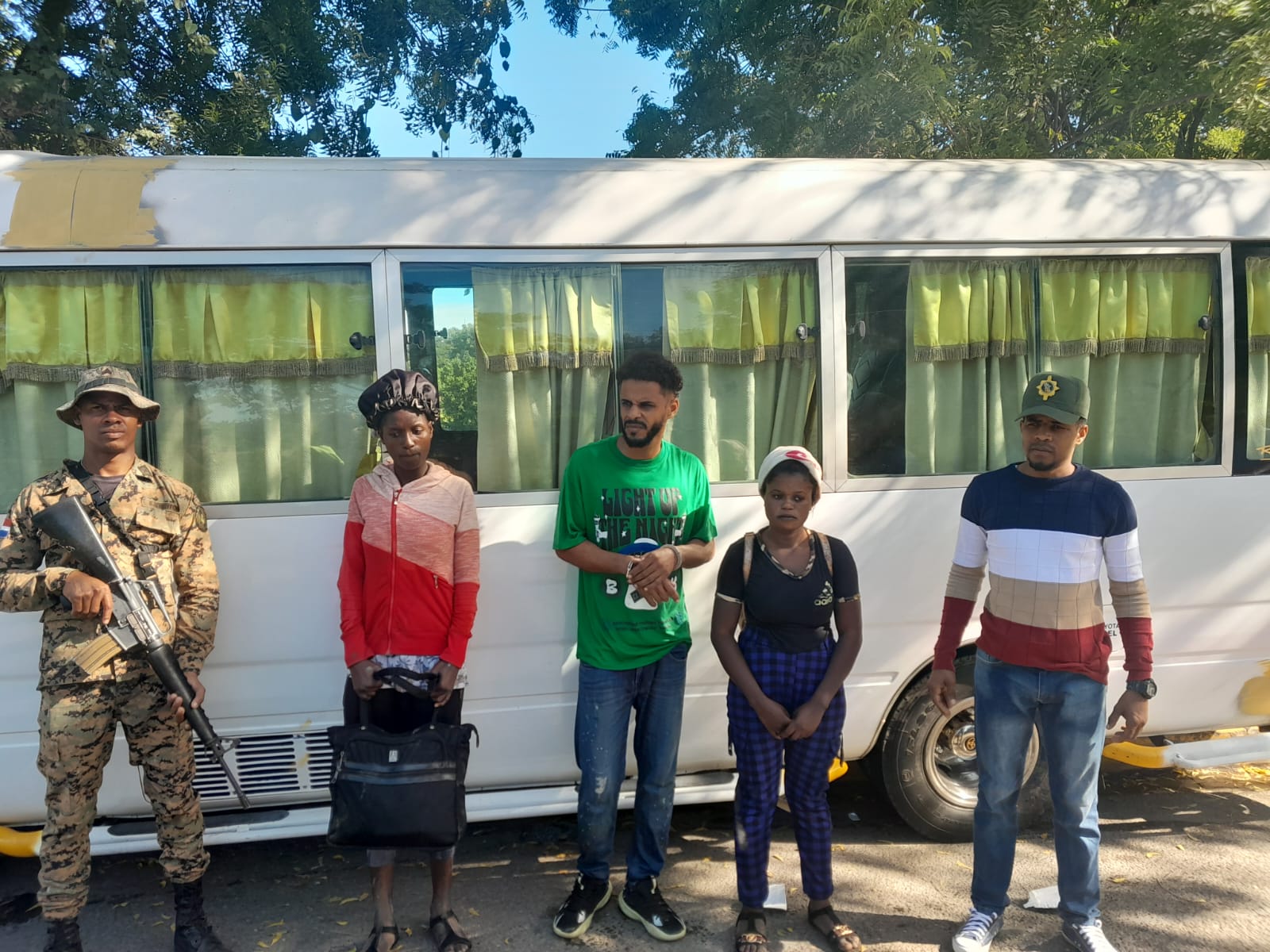 Chofer se lanza a canal de riego para evadir ser arrestado en Montecristi