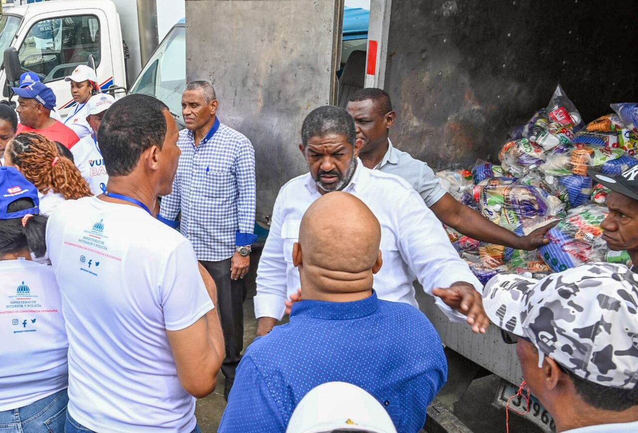 Comedores Económicos del Estado Dominicano realiza un amplio operativo de entrega de raciones crudas y cocidas en el sector de Capotillo