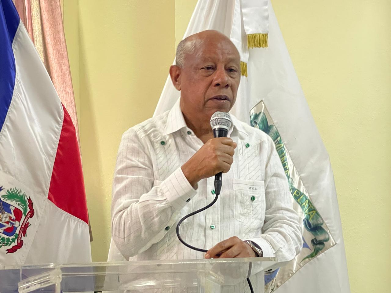 Director IAD encabeza apertura taller sobre producción de cacao con técnicos del organismo en Monte Plata