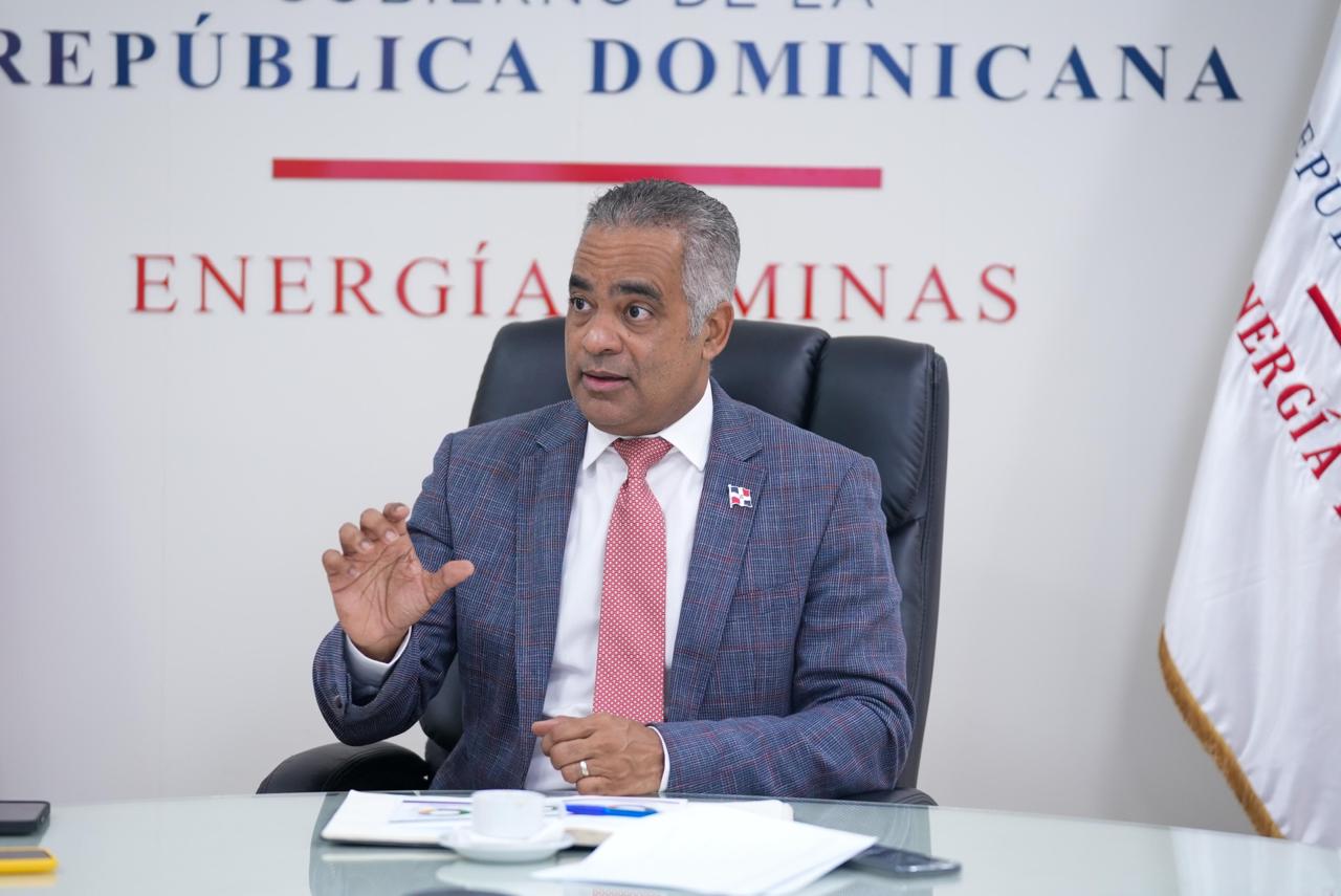 Ministro Santos dice proyecto de reforma a Ley Minera será presentado dentro de 60 a 90 días