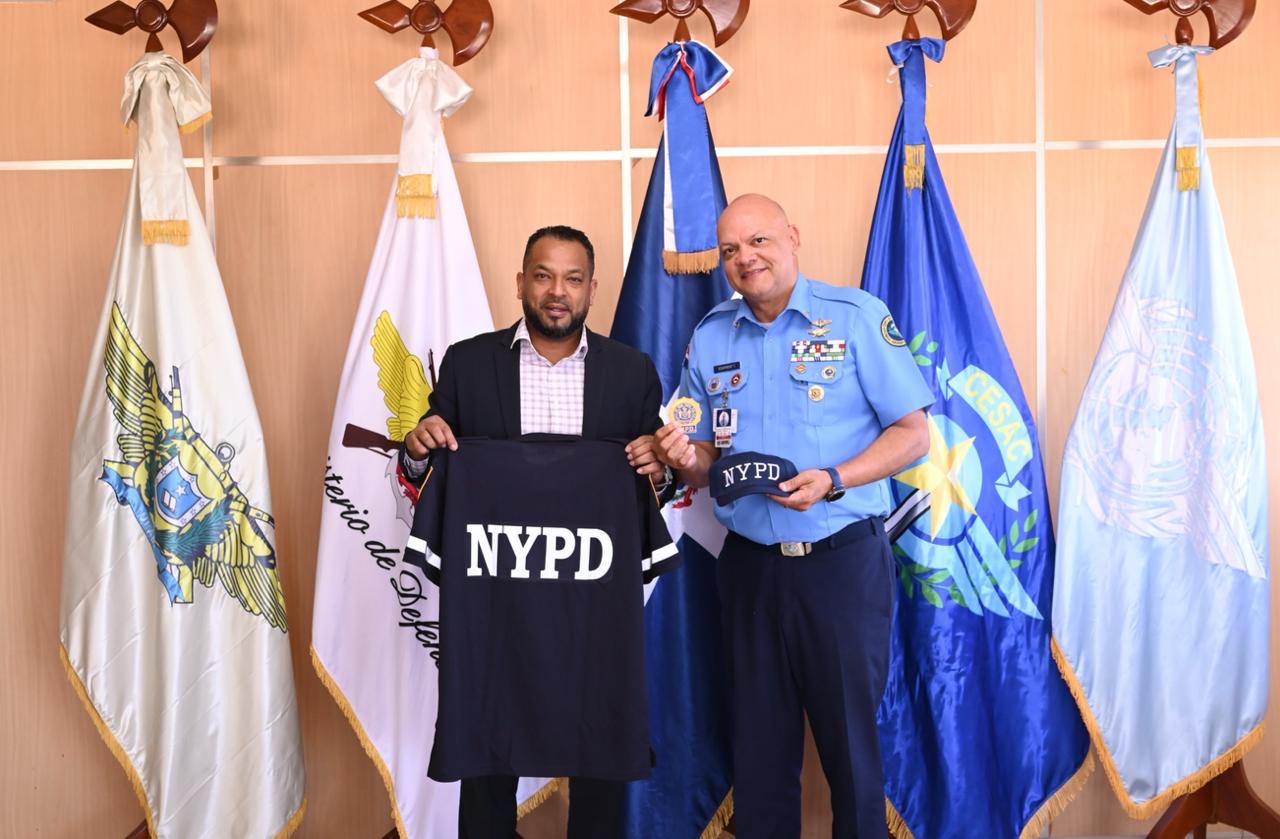 Fortalecen la colaboración internacional en seguridad aeroportuaria: CESAC recibe visita del enlace de la Policía de NY