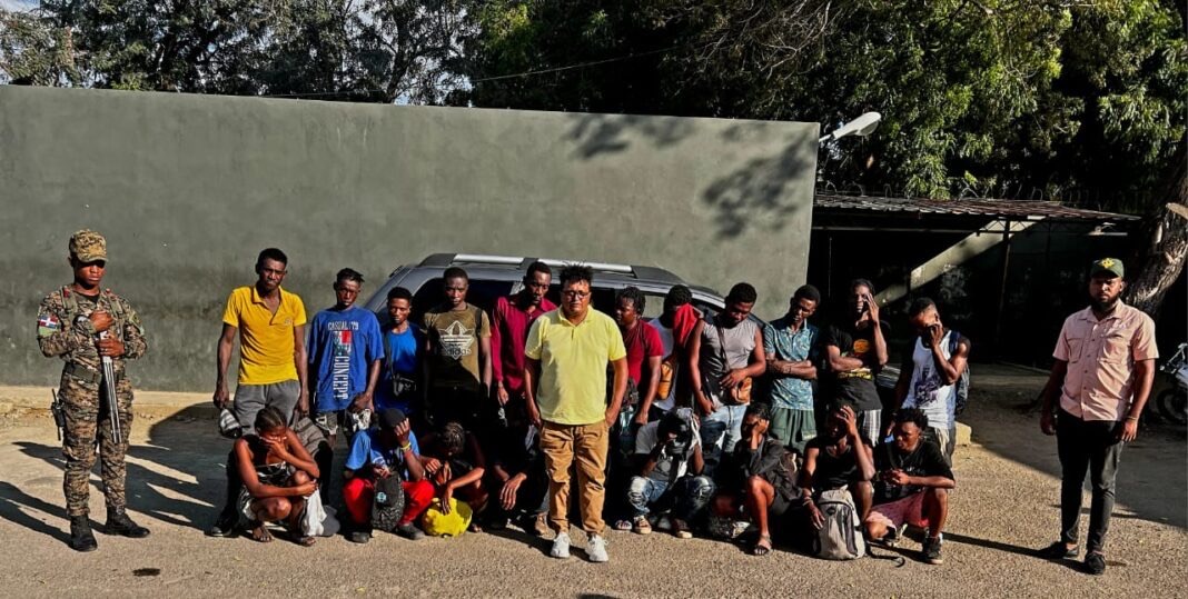 Dominicano con 23 indocumentados en una jeepeta fue detenido por el Ejército en Valverde