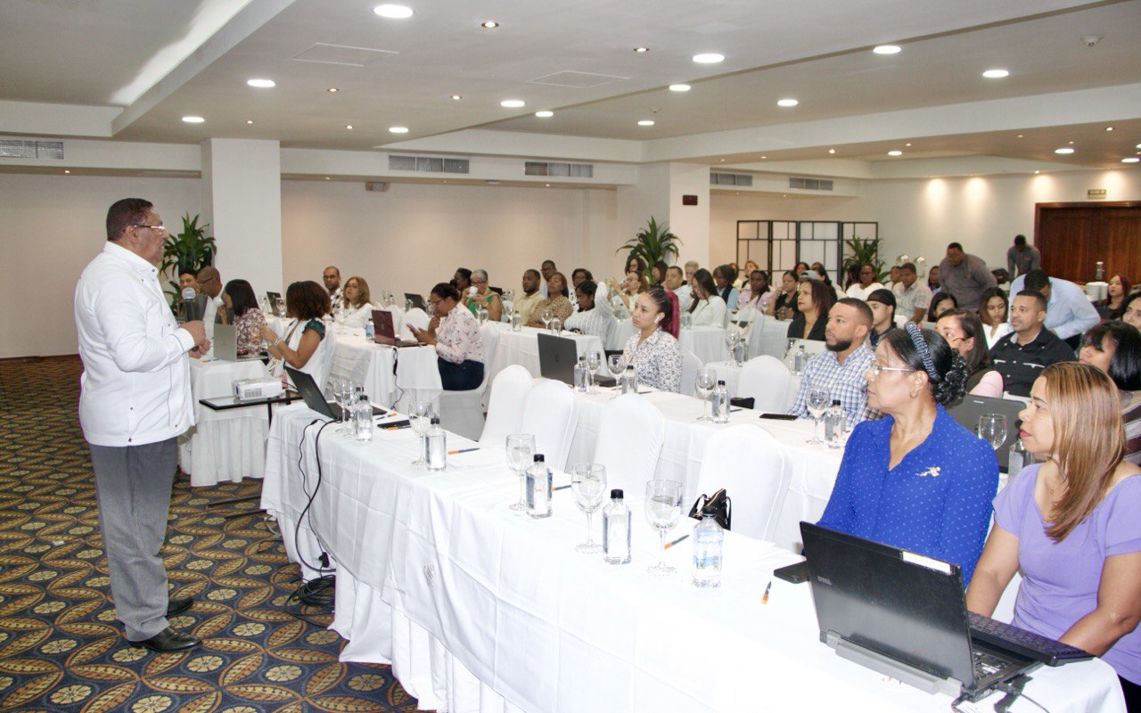 Hospitales del SRSM se capacitan para proyección de medicamentos e insumos 2026