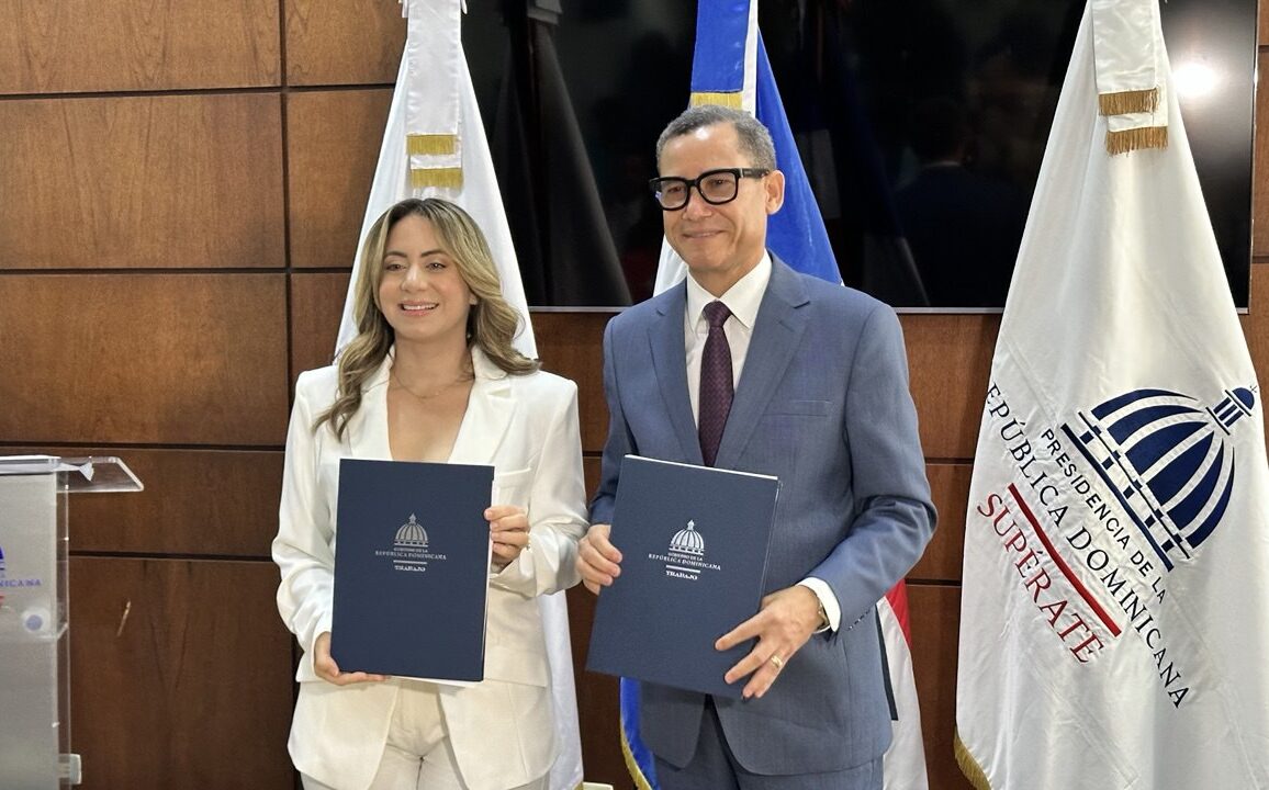 Ministerio de Trabajo y Supérate firman convenio que beneficiará a 35 mil jóvenes vulnerables   