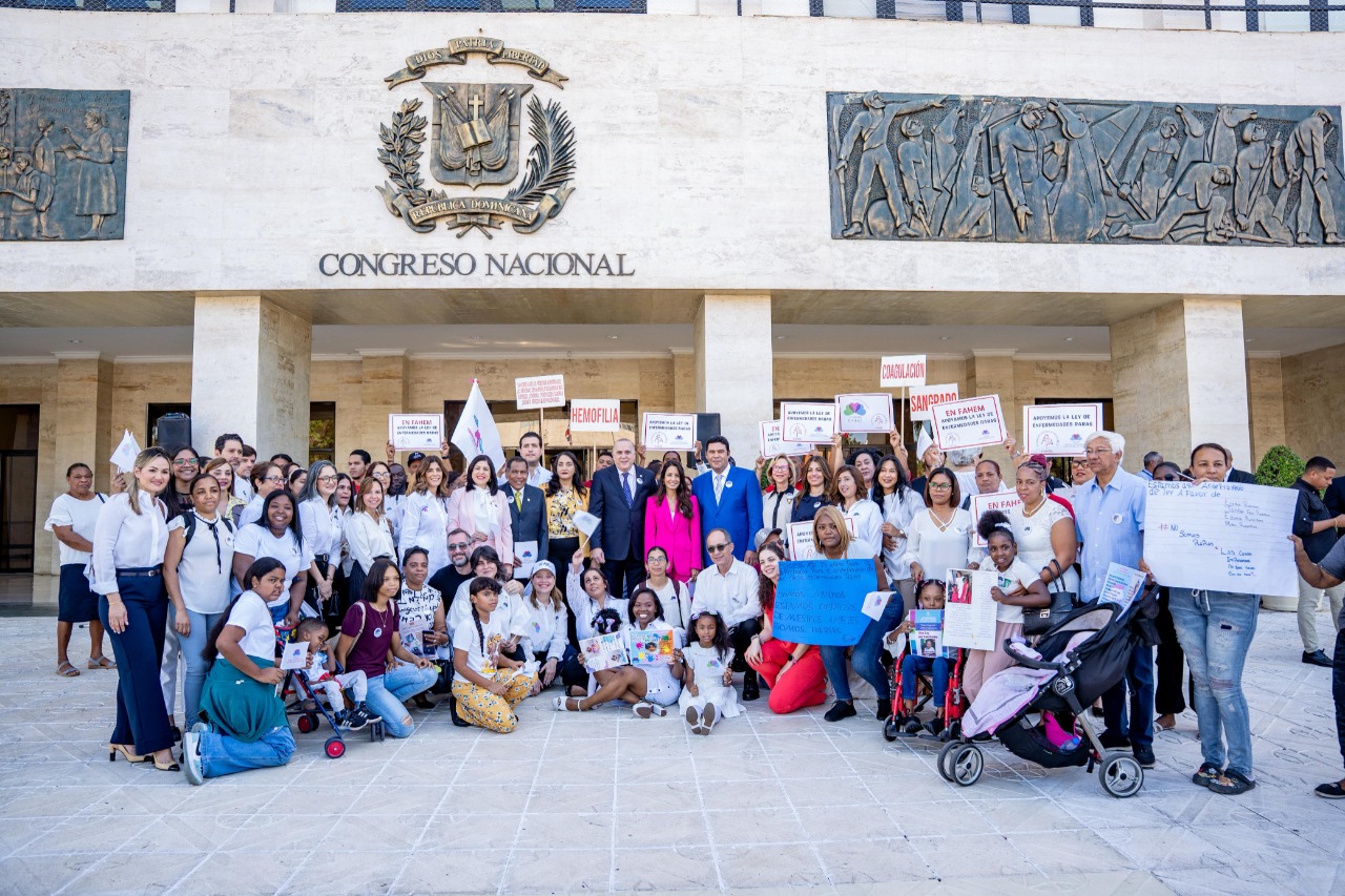 Senado recibe anteproyecto de ley para la atención integral de la salud de personas que padecen enfermedades raras