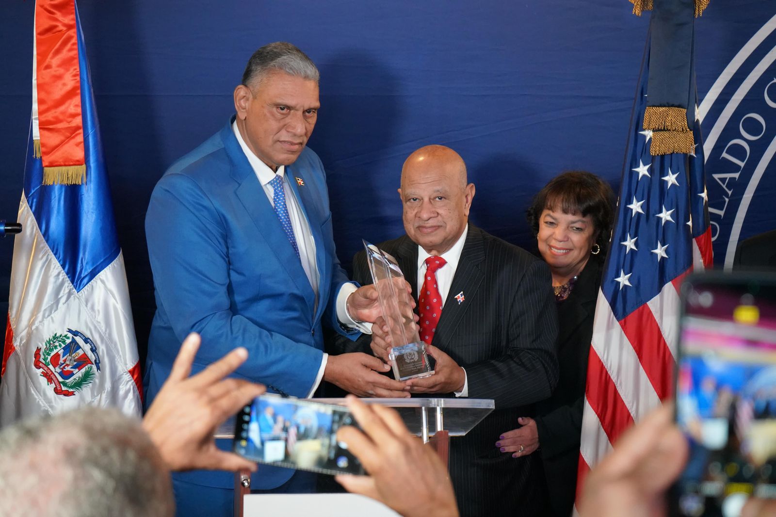 Presidente Abinader destaca cualidades humanas y profesionales del doctor Rafael Lantigua durante reconocimiento realizado por el Consulado Dominicano en Nueva York