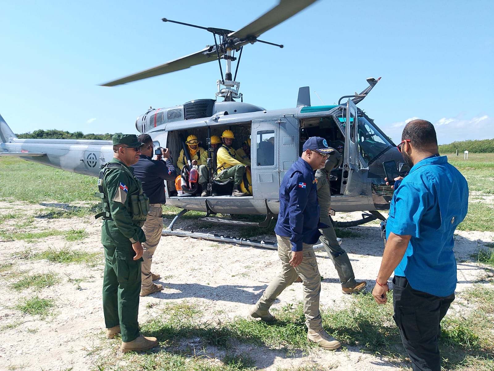 La Fuerza Aérea de República Dominicana apoya labores de extinción del incendio forestal en Cap Cana
