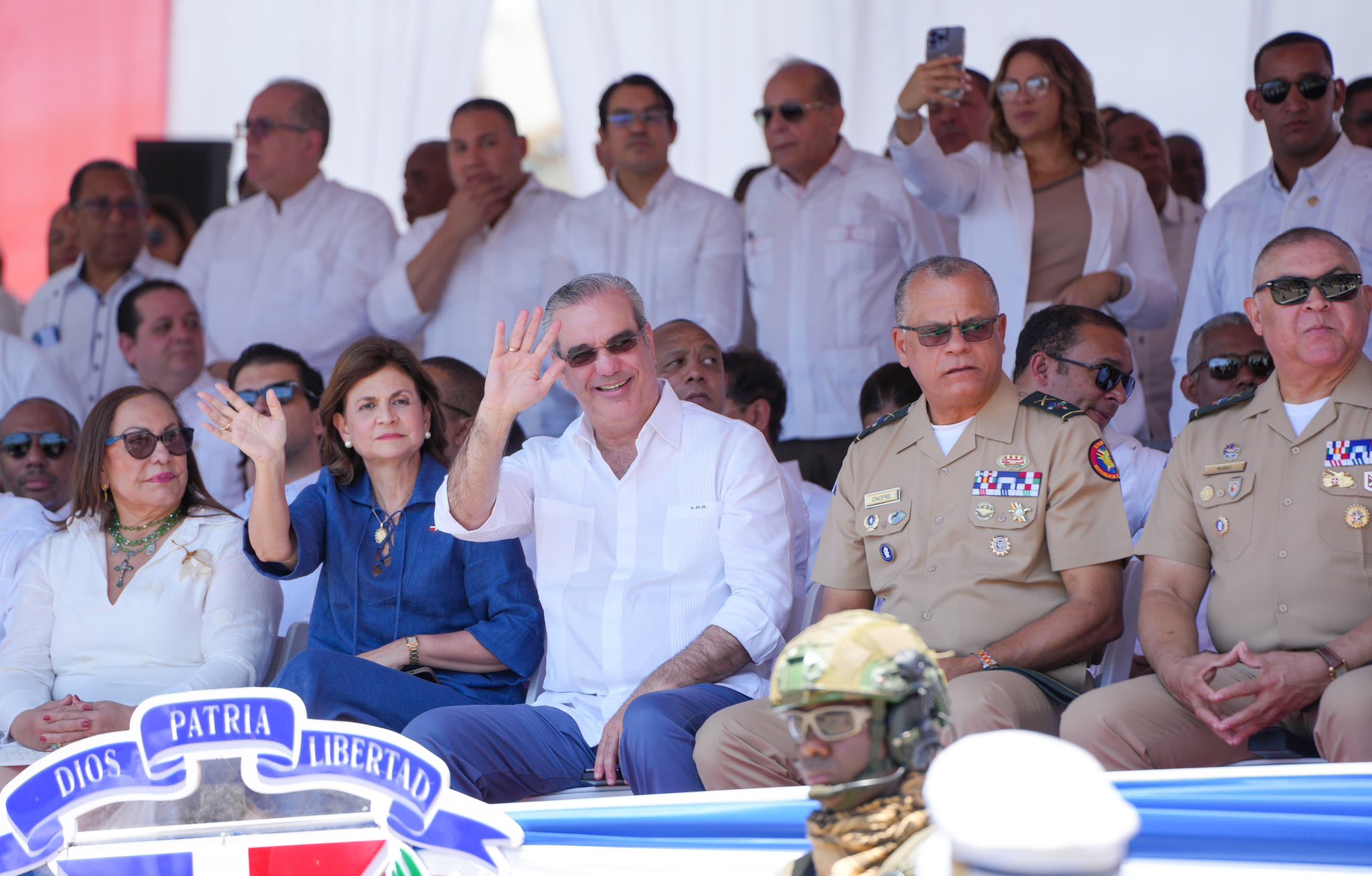 Presidente Abinader encabeza desfile por el 181.º aniversario de la batalla del 30 de Marzo, en Santiago