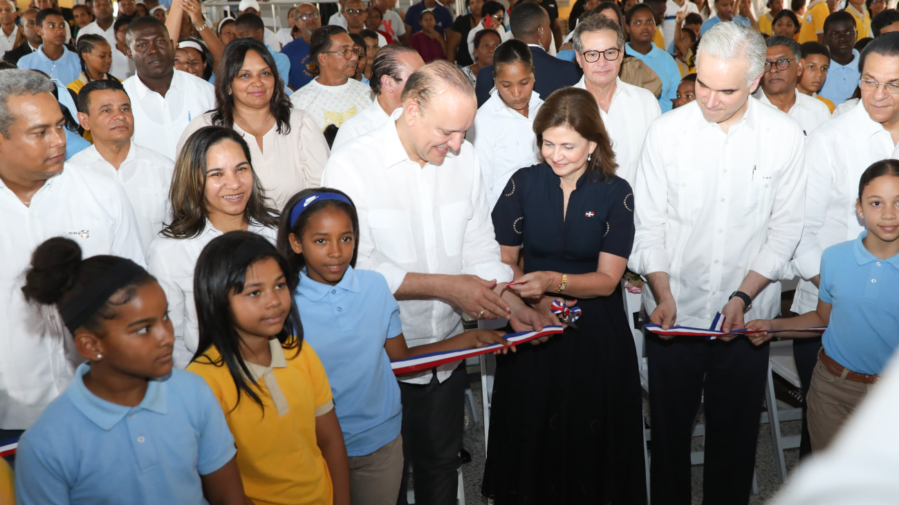Vicepresidenta Raquel Peña inaugura un nuevo centro educativo en Santiago para más de 700 estudiantes