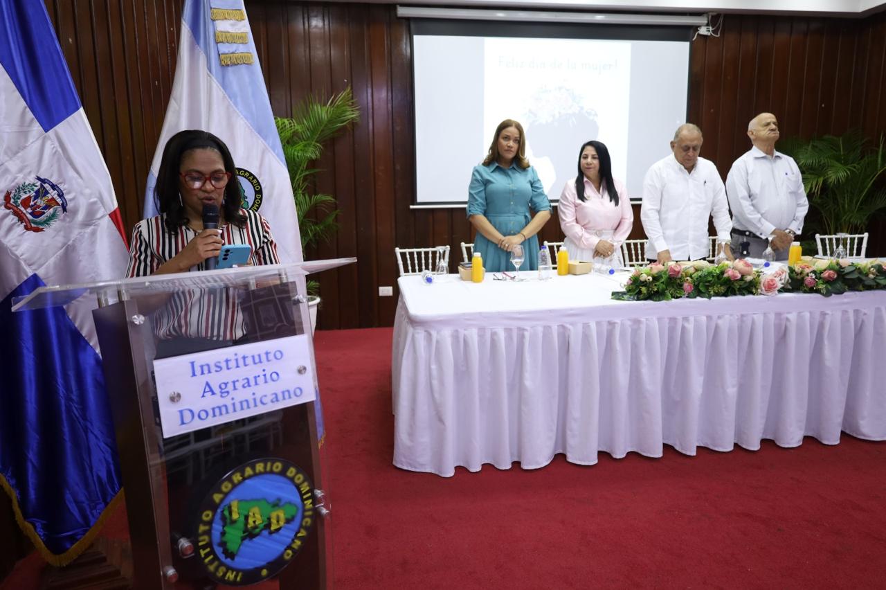 IAD celebra Día Internacional de la Mujer con charla sobre “Empoderamiento Económico de la Mujer Dominicana»