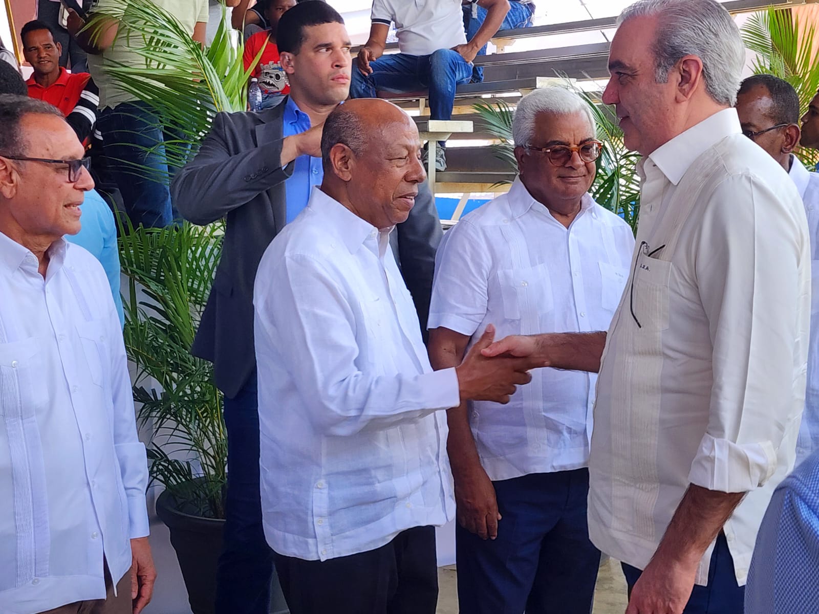 Director IAD acompaña al presidente Luis Abinader en acto entrega 800 títulos definitivos de propiedad en Esperanza, Valverde