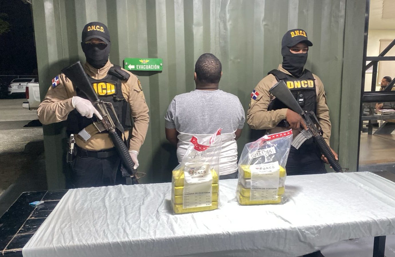 Arrestan a hombre con más de 8 kilos de cocaína en Barahona