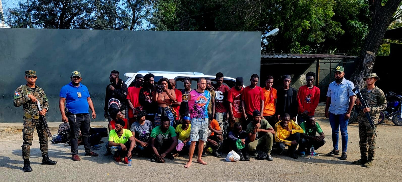 Patrulla del ERD intercepta una jeepeta con 23 haitianos indocumentados en Valverde