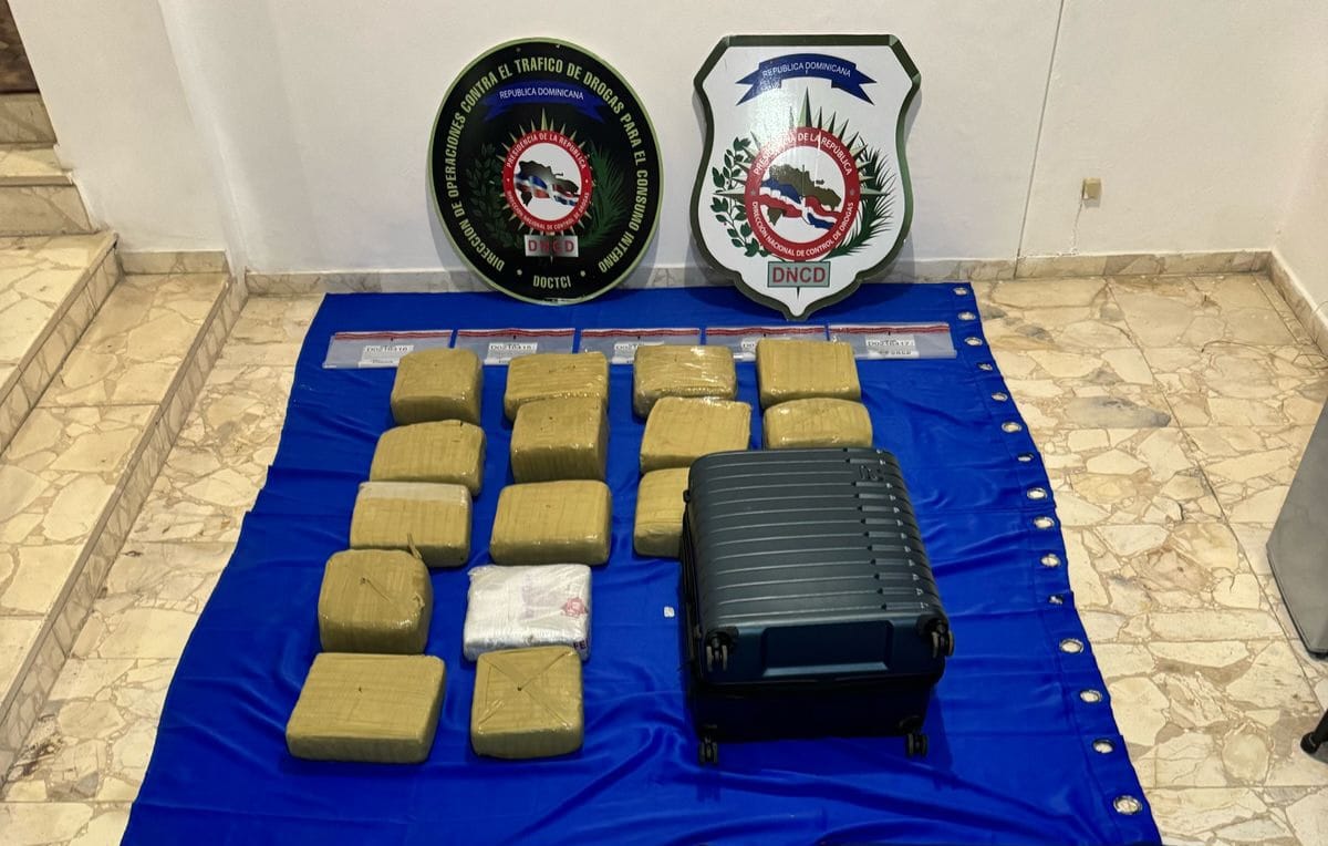Desmantelan red de microtráfico: ocupan 16 paquetes de marihuana y arrestan a ocho hombres
