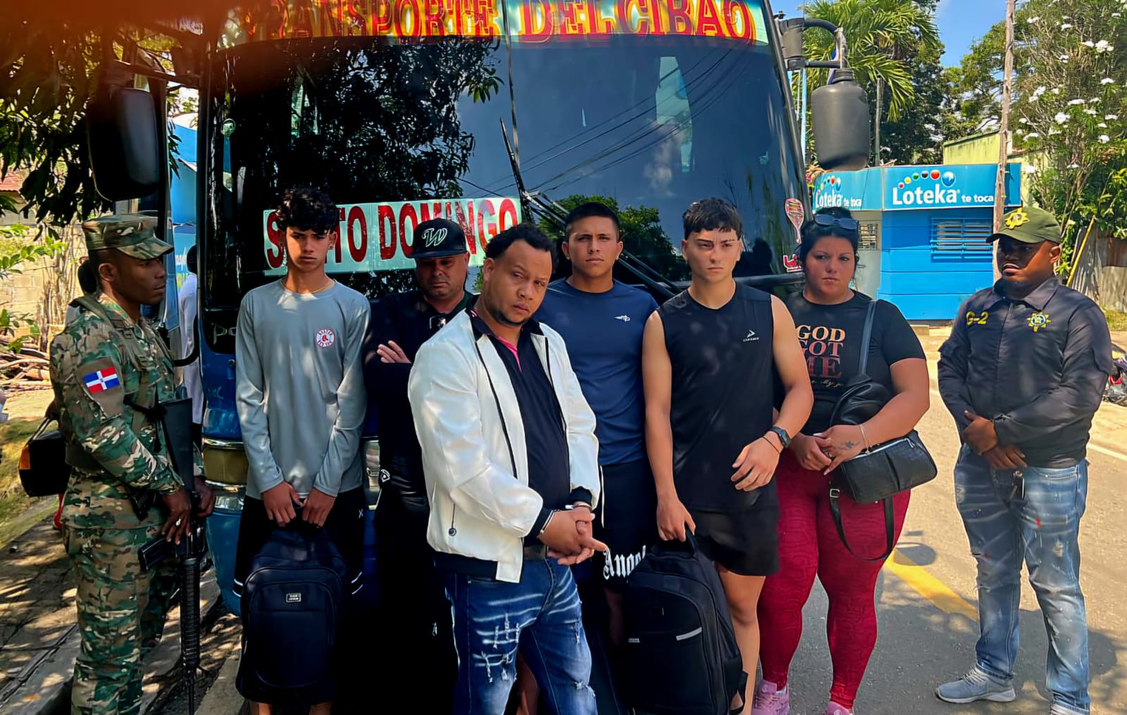 Ejército detiene a cinco cubanos en estatus migratorio irregular en Loma de Cabrera