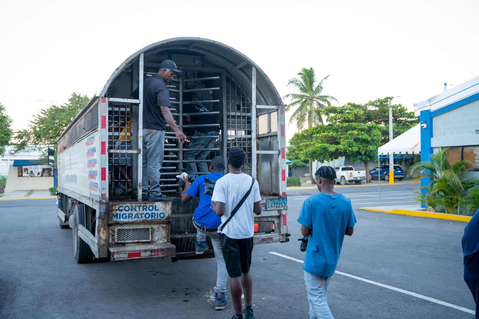 DGM repatria casi 13 mil haitianos indocumentados y somete a 12 por ilícitos en 15 días de marzo