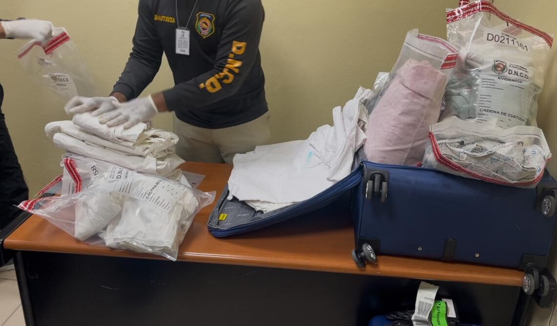Arrestan a Español con 55 Prendas Impregnadas de Presunta Cocaína