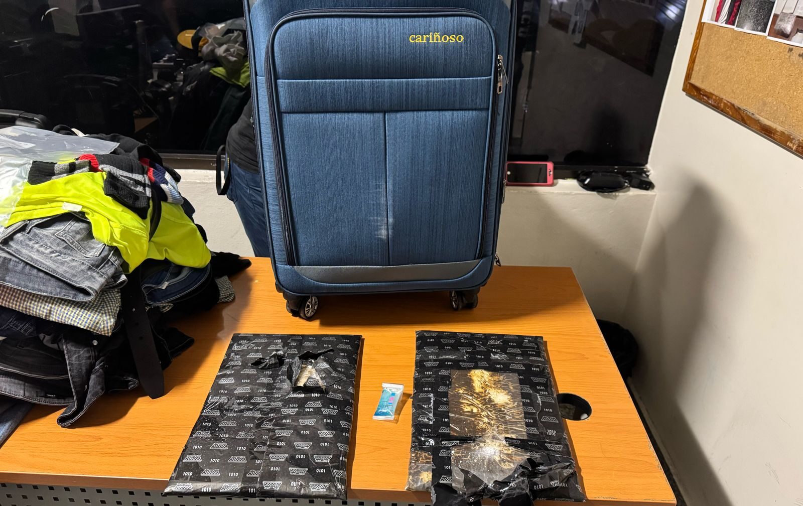 Atrapado dominico-español que intentó viajar a Madrid con dos paquetes de presunta cocaína
