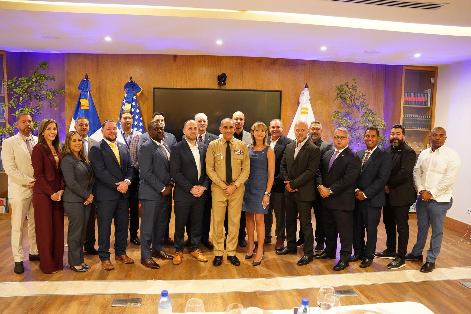 Presidente de la DNCD recibe delegación de agencias federales y fiscal de Puerto Rico