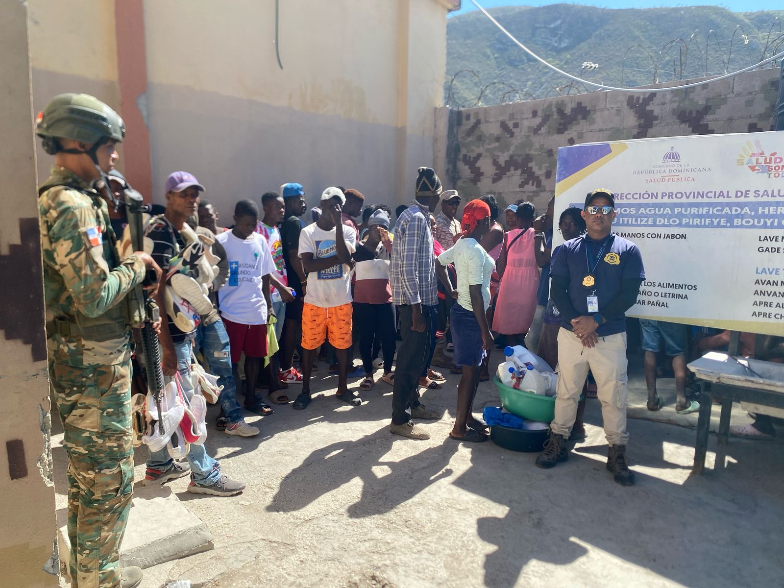 La DGM repatría 322 haitianos indocumentados detenidos en operativos en la región fronteriza