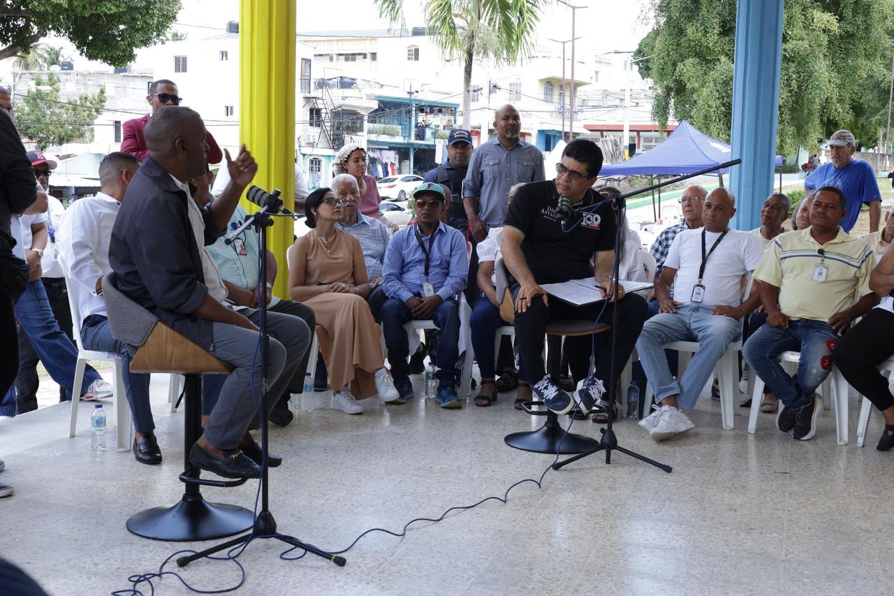 Alcalde Dío Astacio lleva “El Alcalde en el Barrio te ve, te escucha y te responde” al sector Villa Duarte