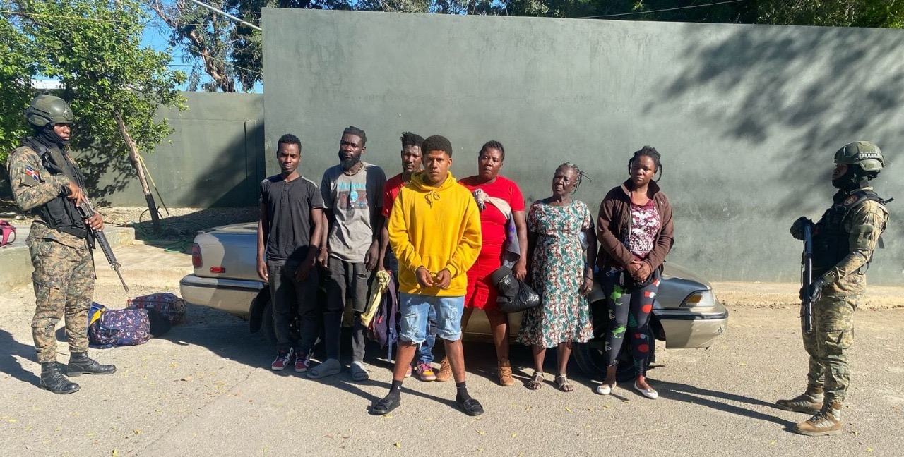 Envían a la justicia a cinco dominicanos por tráfico de indocumentados en Valverde, San Juan de la Maguana y Elías Piña