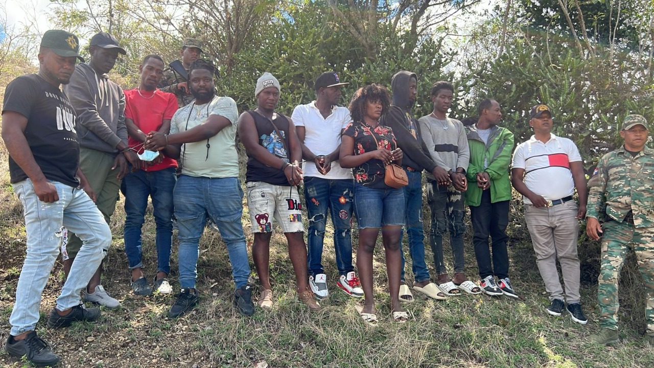 Detienen grupo de inmigrantes indocumentados que se ocultaba dentro de la propiedad de un agricultor en Elías Piña Elías Piña