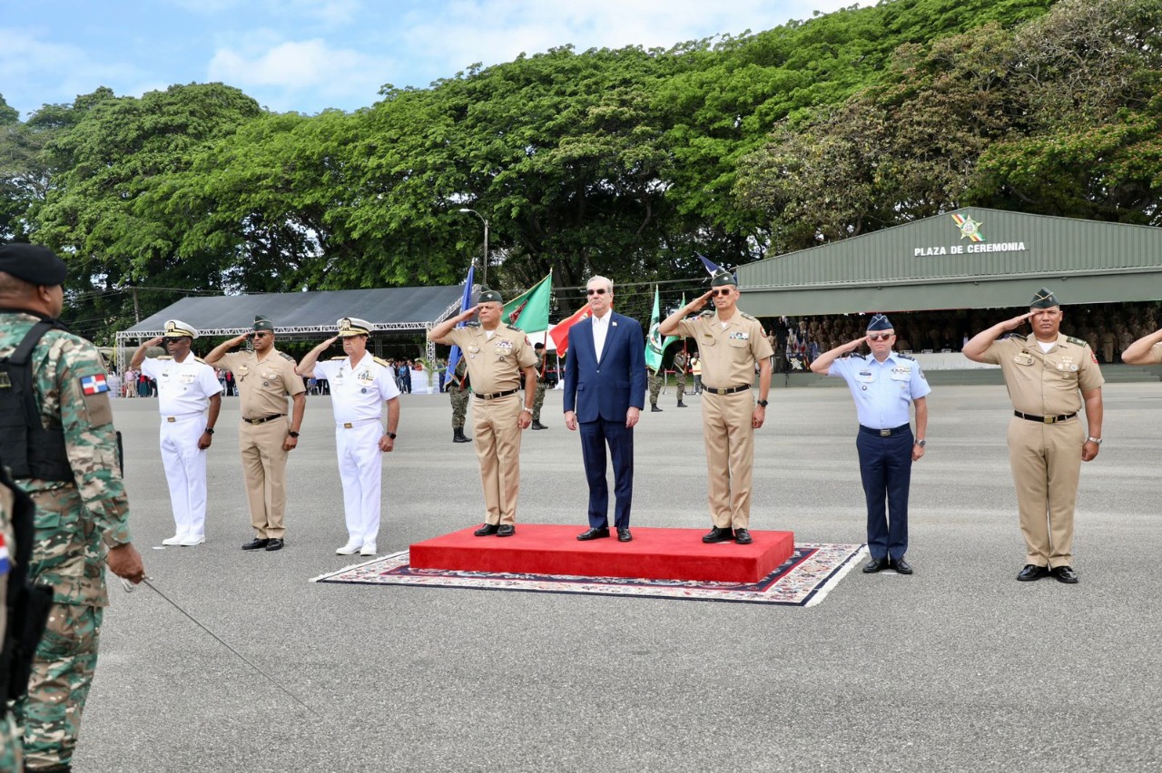 Ejército celebra graduación de 820 nuevos soldados