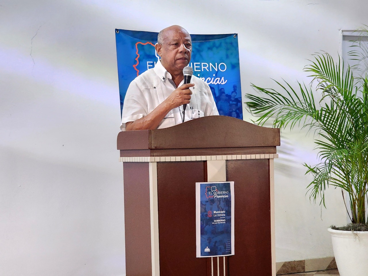 Director IAD, junto a otros funcionarios, encabeza en el municipio La Victoria, la segunda fase del “Gobierno en las Provincias”, esta vez enfocado en la educación
