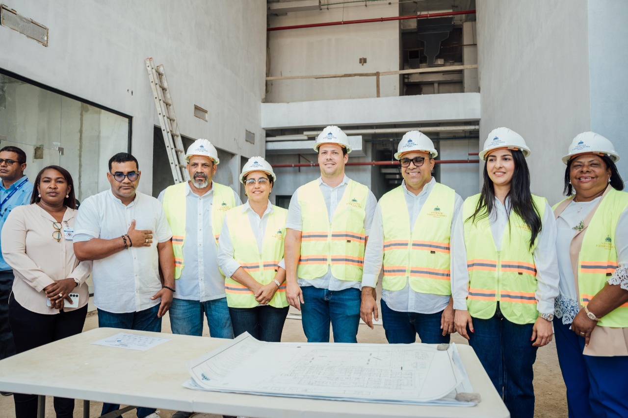 Ministro Bonilla supervisa construcción del Hospital Municipal de Dajabón