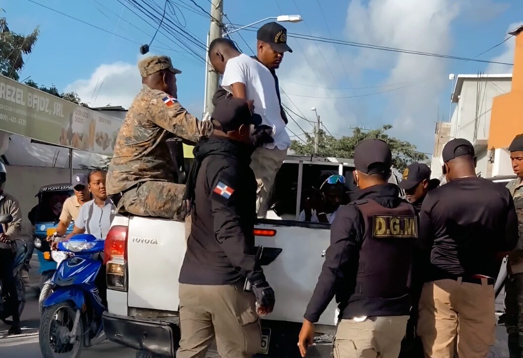 DGM detiene a 111 nacionales haitianos en operativos realizados en Friusa y Verón