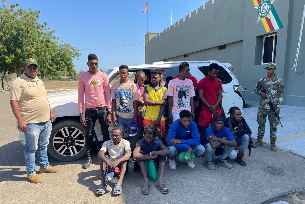 Detienen a tres hombres por tráfico de indocumentados en San Juan