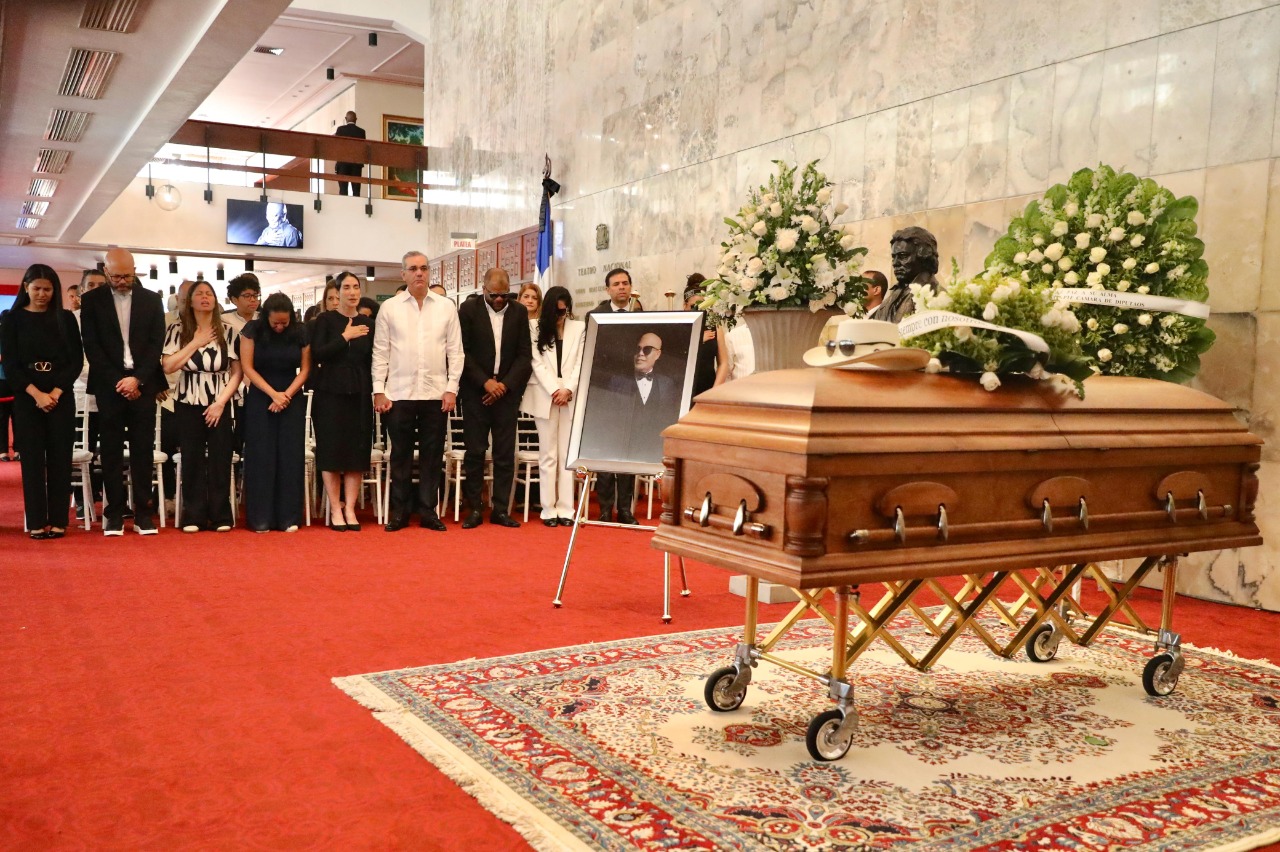Presidente Abinader asiste a homenaje póstumo del destacado merenguero Rubby Pérez