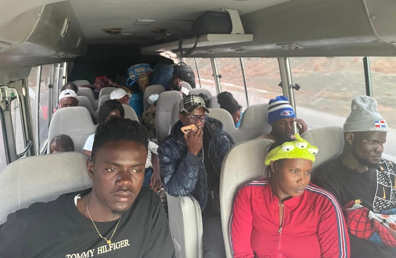 DGM apoya la repatriación voluntaria de 114 nacionales haitianos ilegales