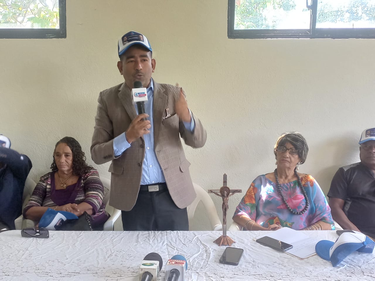Comunicadores 8.0 Luis Abinader Presidente denuncia cancelaciones y persecuciones a sus miembros por parte de un funcionario y un ex funcionario del gobierno