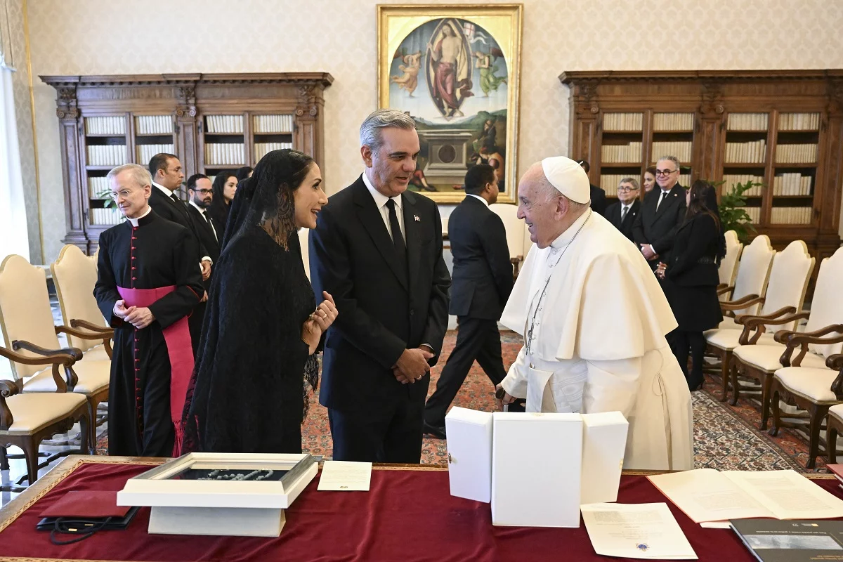 Presidente Abinader viaja este viernes al Vaticano junto a la Primera Dama , Raquel Arbaje al funeral de su Santidad el Papa Francisco