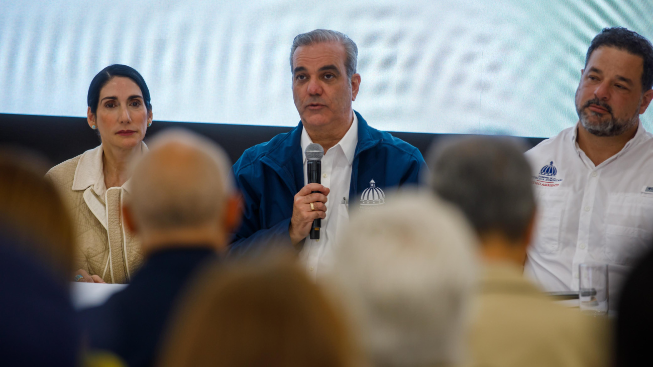 Presidente Abinader encabeza reunión para preservar recursos hídricos, bosques y biodiversidad en cuenca río Yaque del Norte