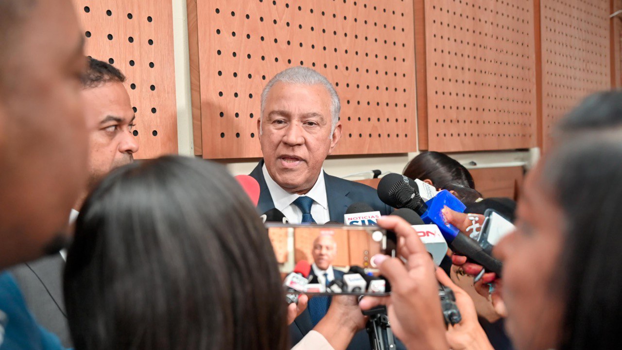Ministro Andrés Bautista: Cuando se trata de problemas de la patria, todos estamos llamados a aportar soluciones