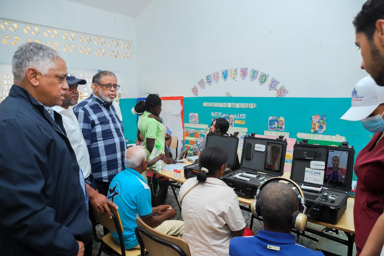 La telemedicina llega a Pedernales; Desarrollo de la Comunidad realiza jornada de asistencia integral