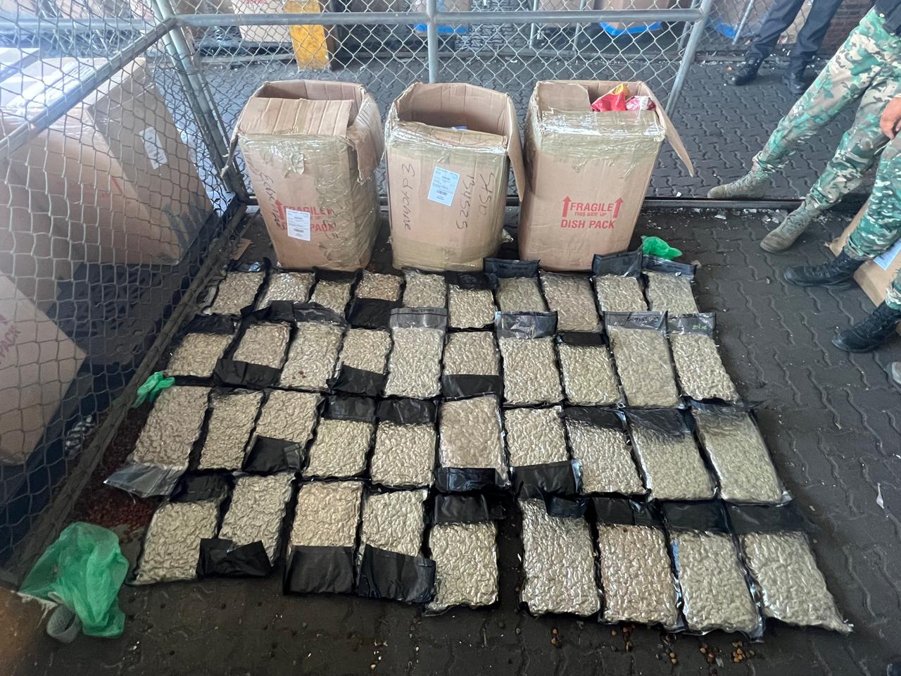 DNCD arresta a hombre y ocupa 39 paquetes de marihuana en Haina Oriental
