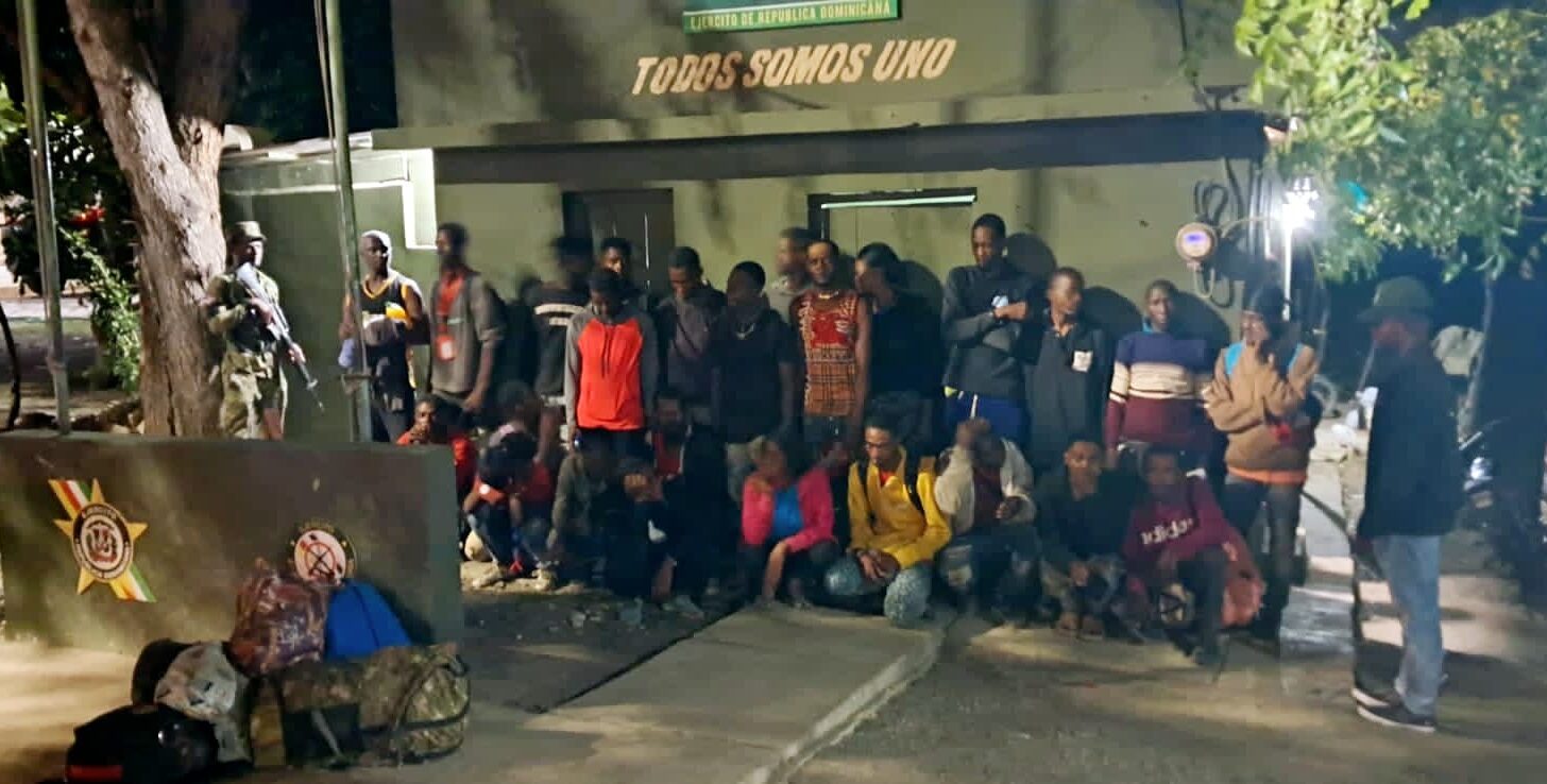 Ejército detiene potea que guiaba grupo de 26 inmigrantes indocumentados en Montecristi