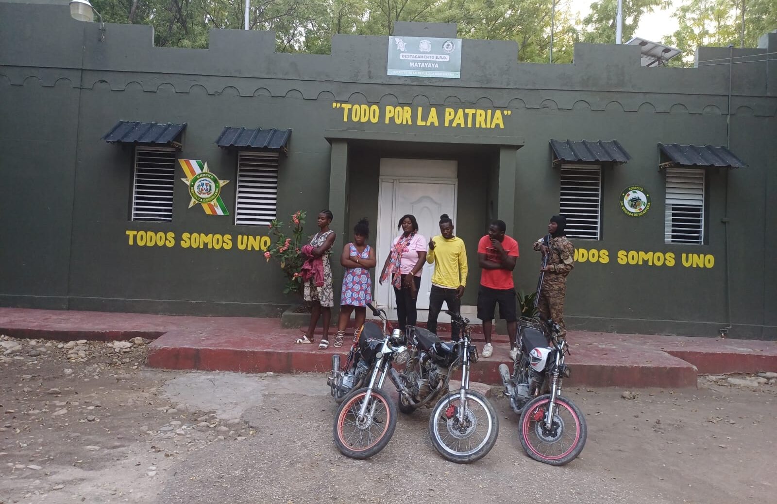 Interceptan indocumentados que eran transportados en motocicletas conducidas por cuatro dominicanos en San Juan de la Maguana y Elías Pina