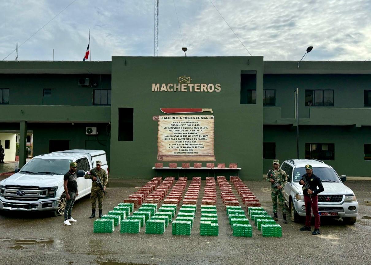 Ejército incauta casi 7 millones de cigarrillos de contrabando en dos vehículos en Montecristi