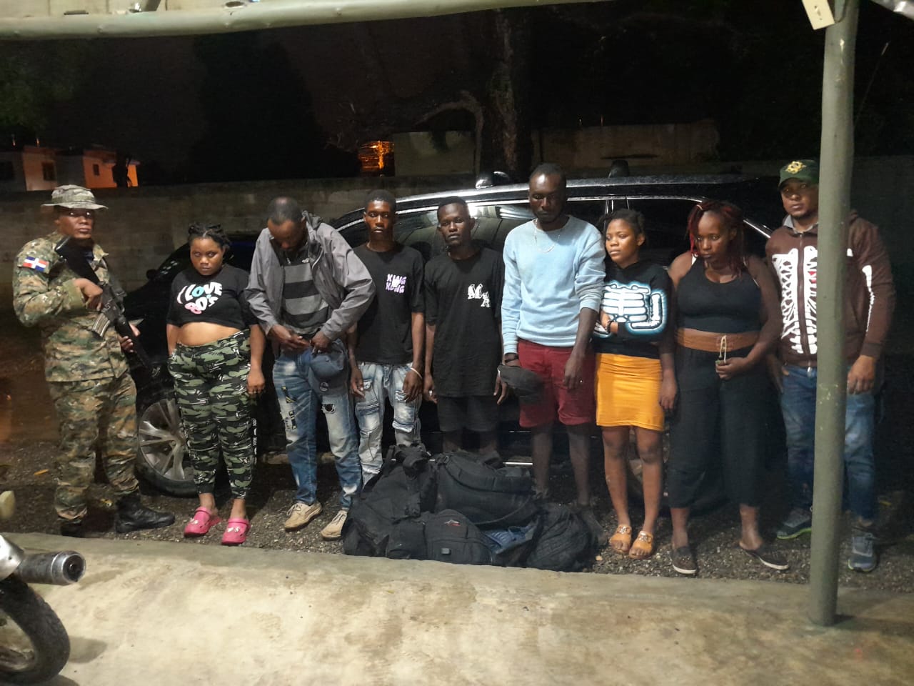 En Navarrete abandonan otra jeepeta con siete haitianos indocumentados