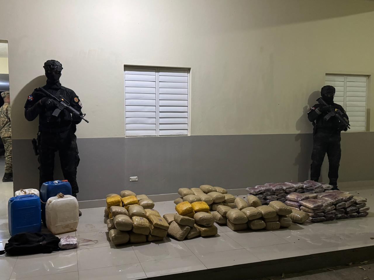 DNCD confisca 297 libras de marihuana en operativo en Pedernales