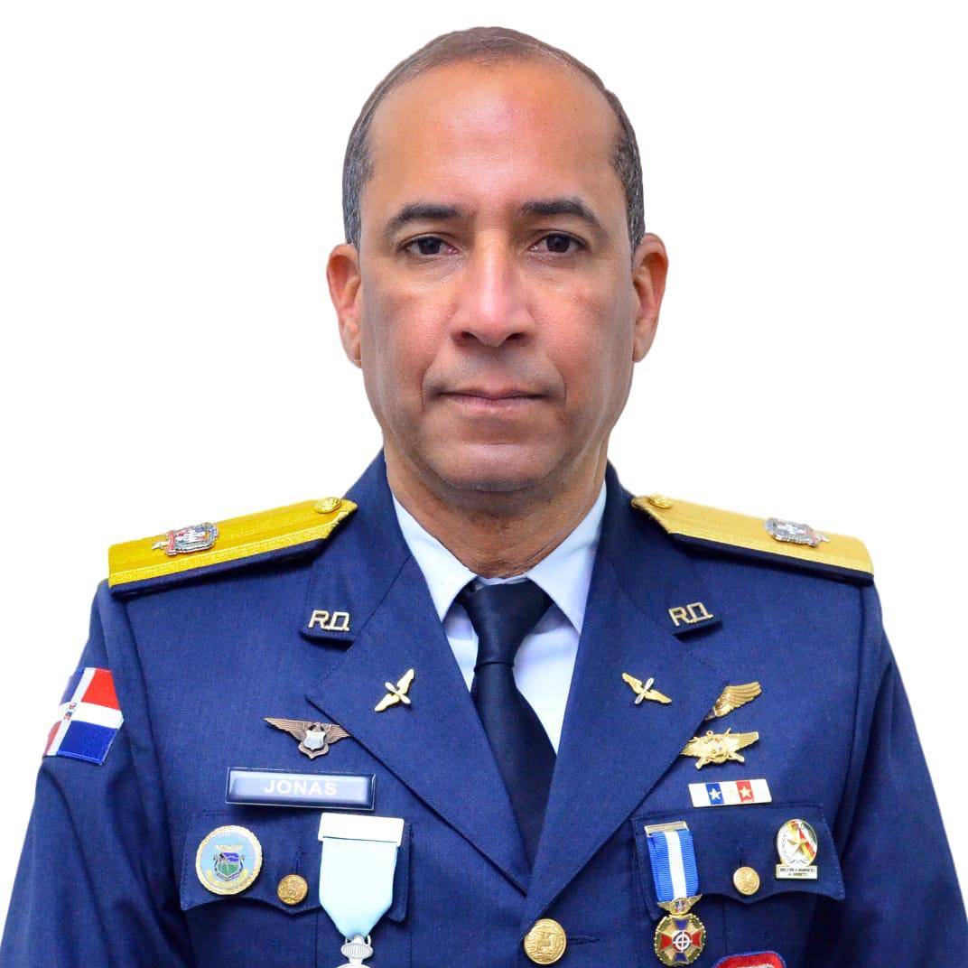 Ministro de Defensa designa al general de brigada piloto Jonás Reynoso Barrera como director ejecutivo de la Dirección Nacional Antiterrorista