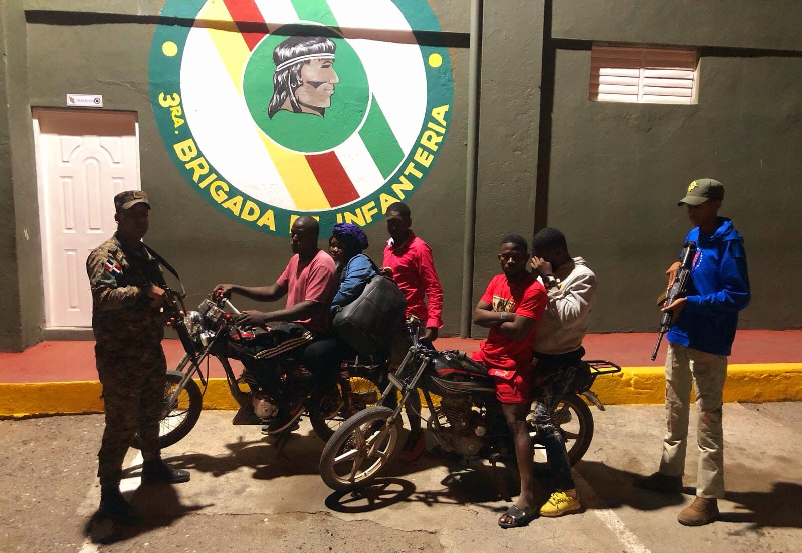 Un grupo de 24 haitianos indocumentados fue interceptado por patrullas del Ejército en Valverde