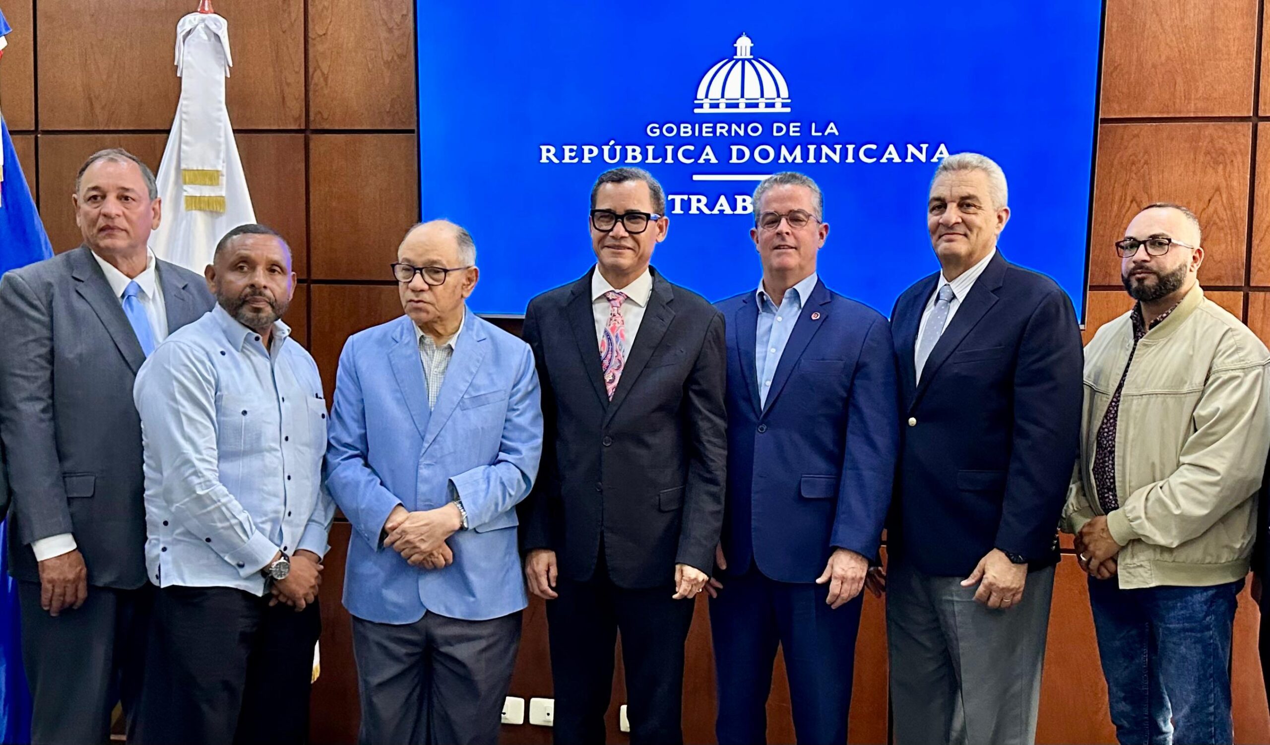Gobierno anuncia aumento salarial de un 25 % al sector zonas francas industriales